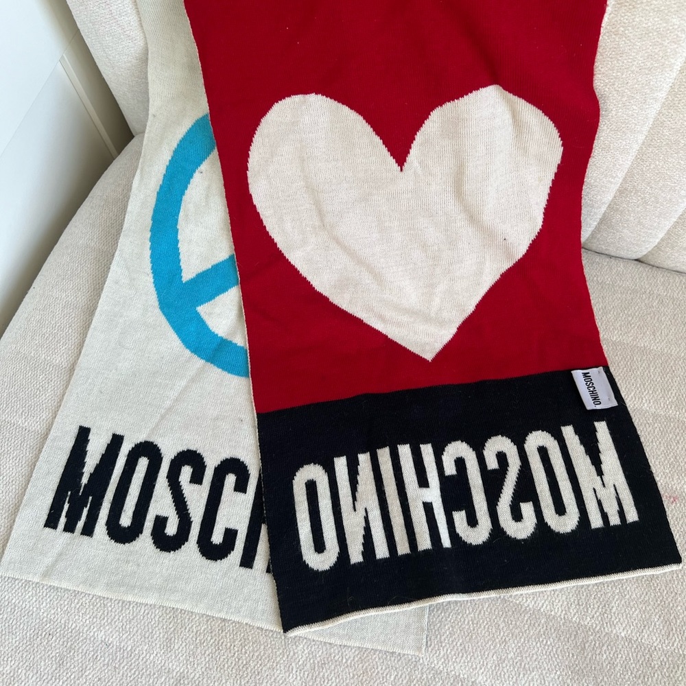 Moschino winter scarf